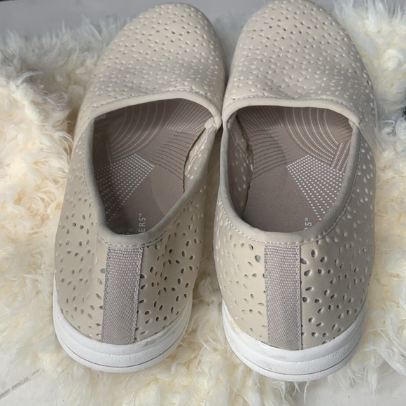 Clark’s Emily breeze slip ons Taupe faux lazer leather foam size 8 - Picture 3 of 4